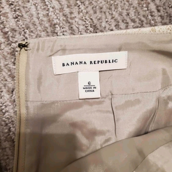 Size 6 Cream Banana Republic Skirt - Picture 2 of 2